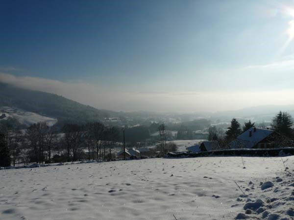 Cleurie sous la neige Vallée de Vagney dans la brume